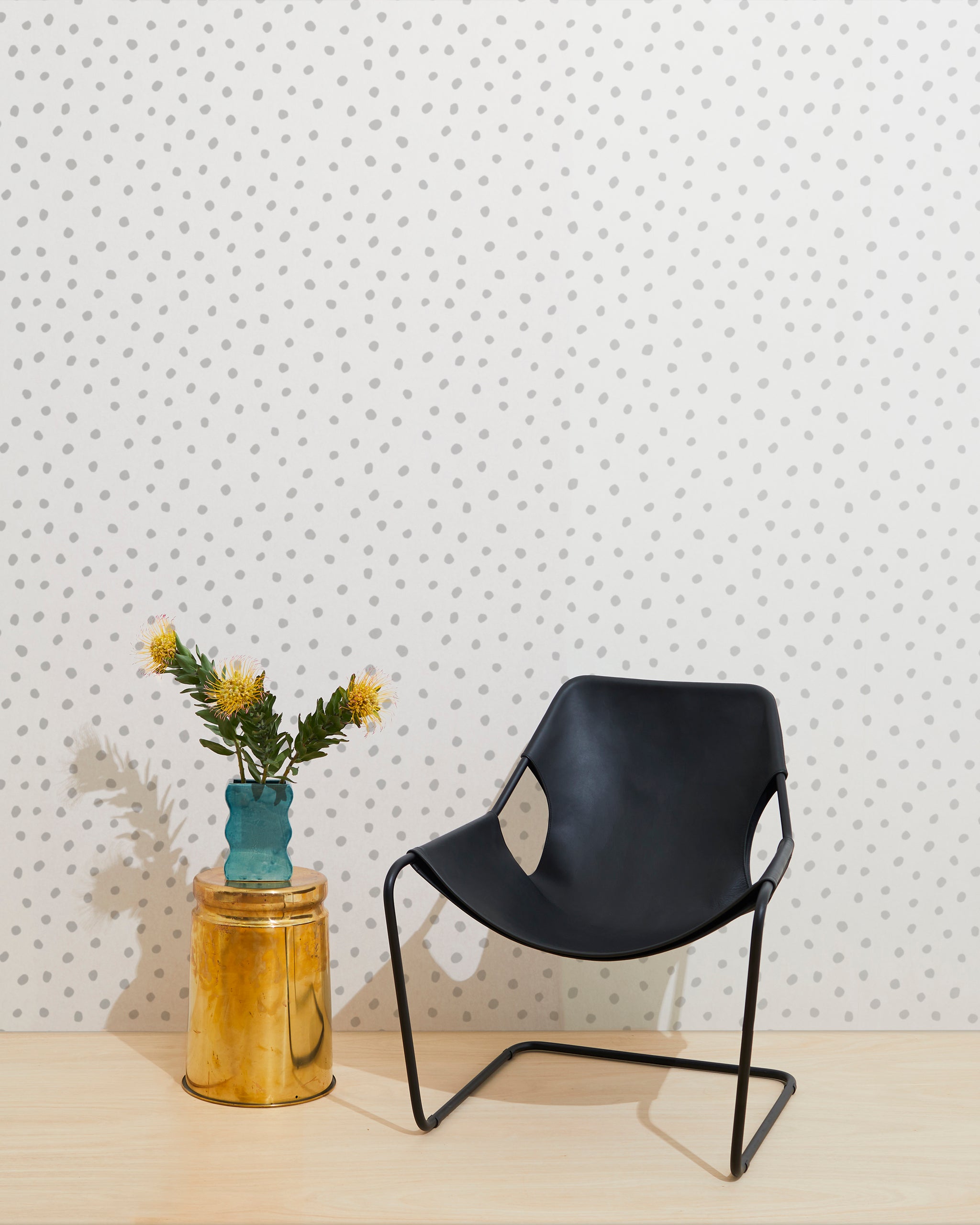 Sisters of the Sun Diamonds and Pearls on Cream Commercial Wallpap